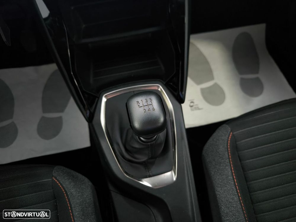Peugeot 2008 1.2 PureTech Active Pack - 18