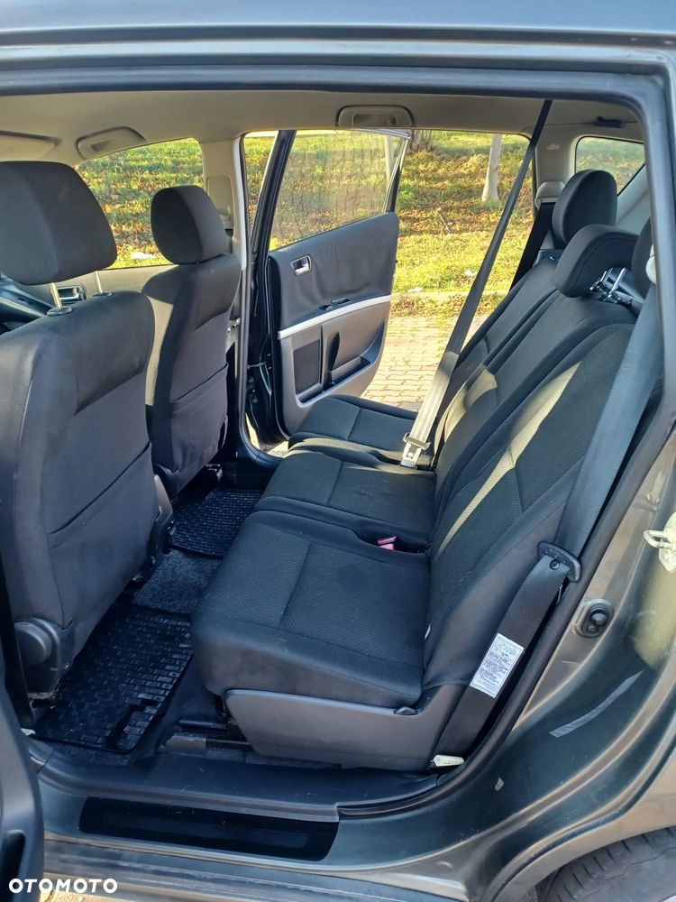 Toyota Corolla Verso - 12