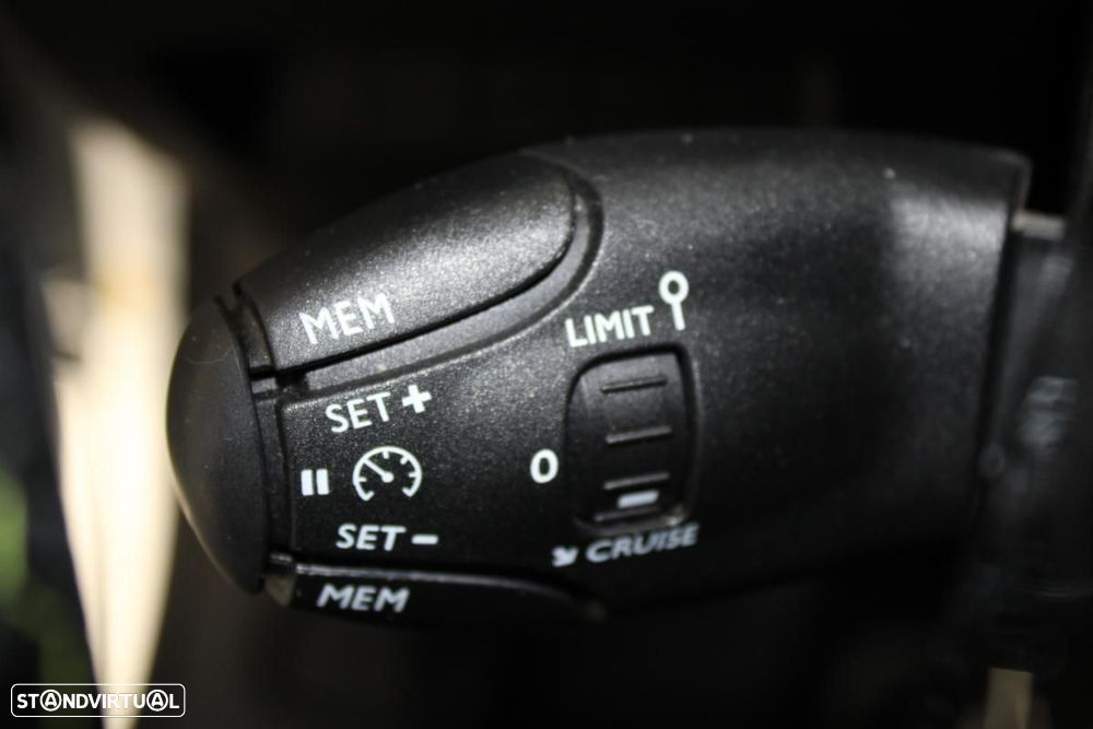 Peugeot e-2008 54 kWh GT - 18