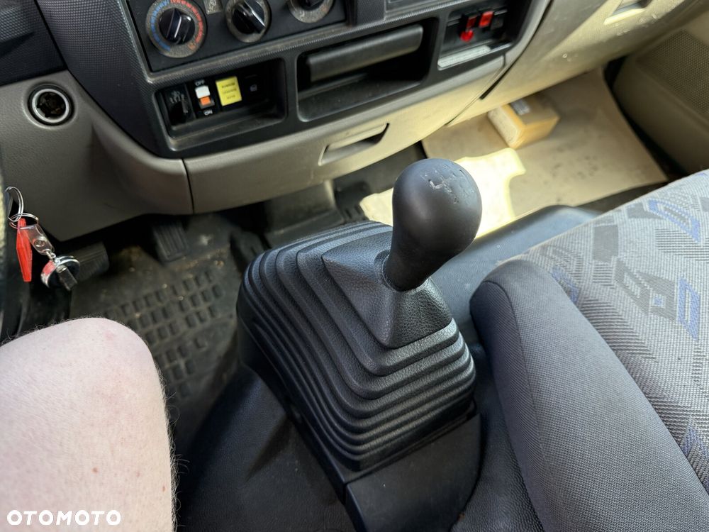 Renault Maxity - 12
