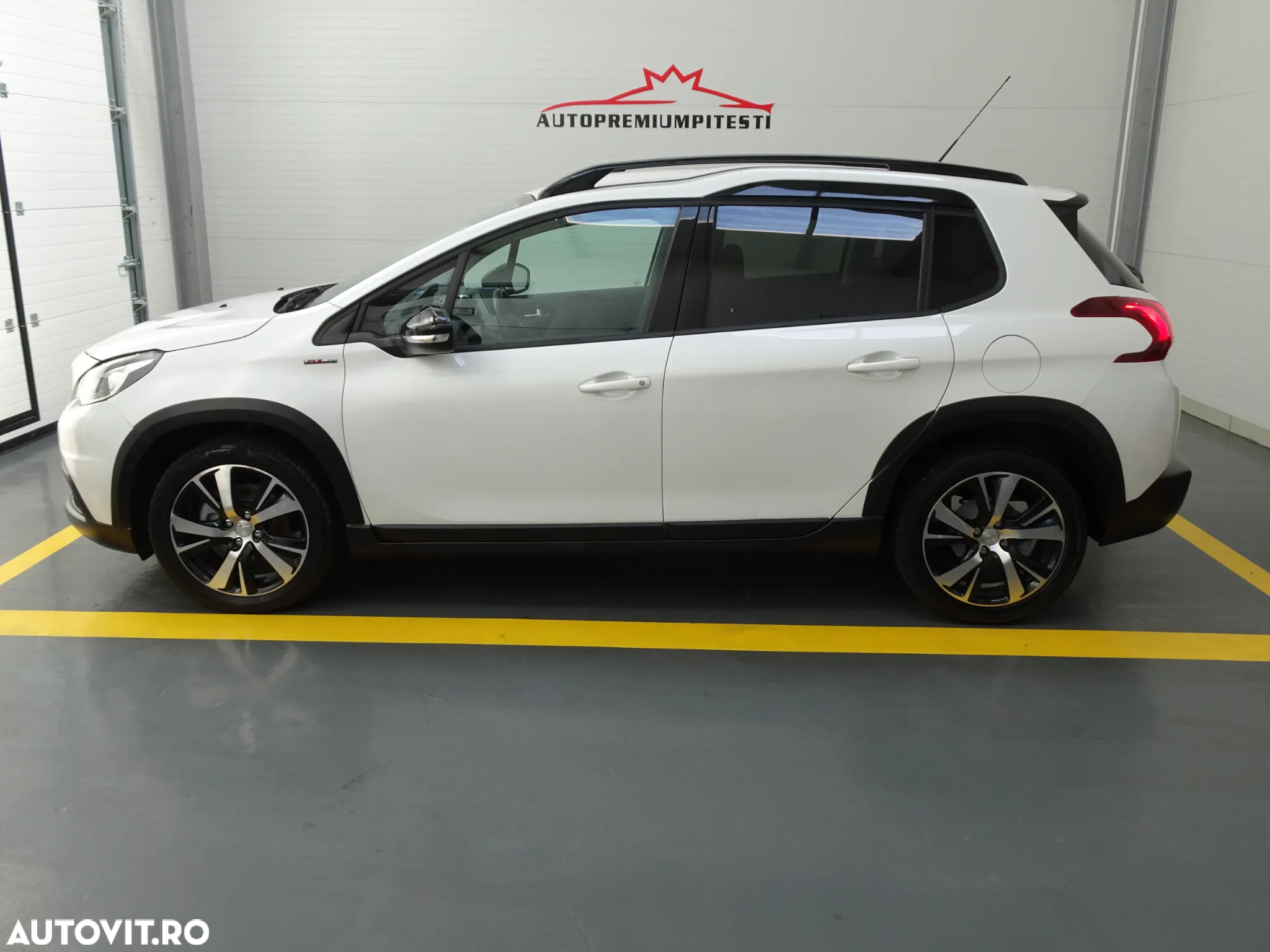 Peugeot 2008 1.2 L PureTech STT GT Line - 5