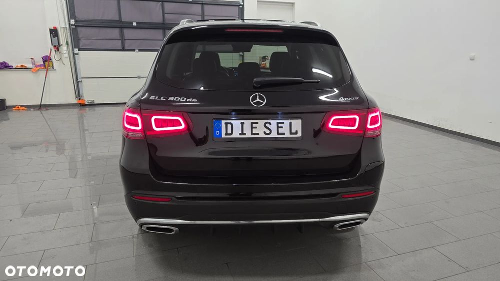 Mercedes-Benz GLC 300 de 4Matic 9G-TRONIC AMG Line Plus - 9