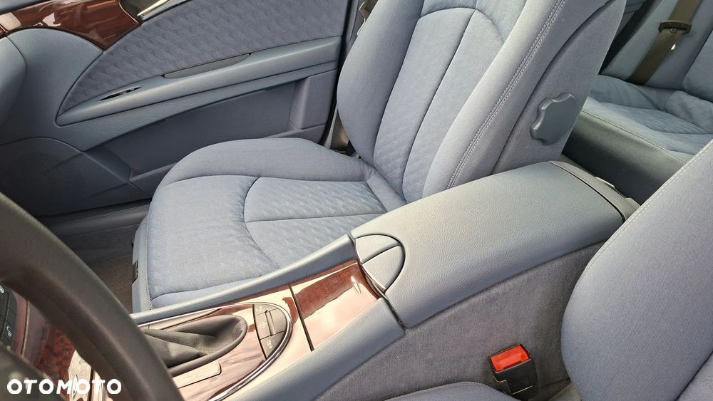 Mercedes-Benz Klasa E 200 Kompressor Automatik Classic - 13