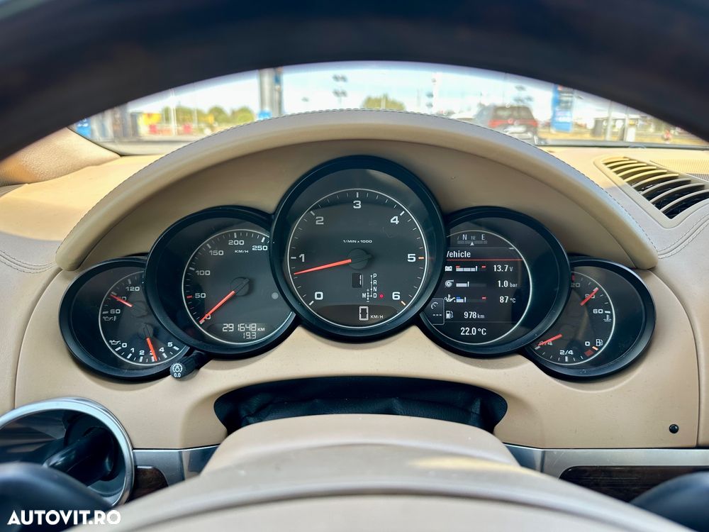 Porsche Cayenne 3.0 L V6 - 9