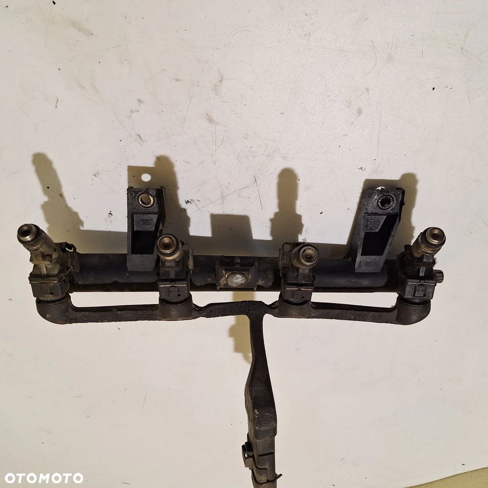 LISTWA WTRYSKOWA PEUGEOT 206 XSARA 1.4 B 9628982980D - 2