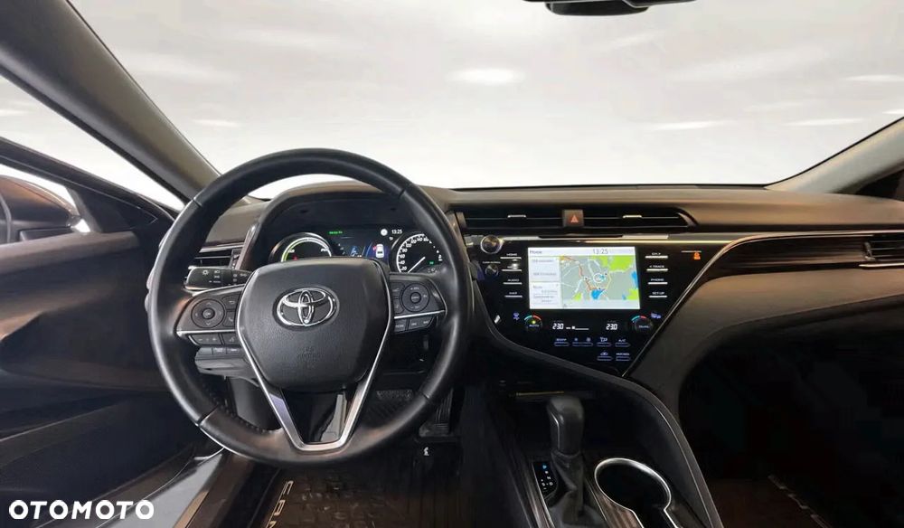Toyota Camry Executive - 8