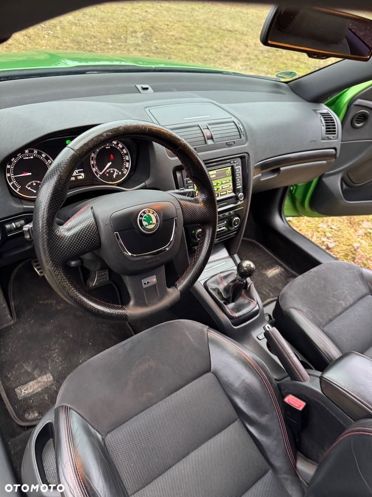 Skoda Octavia Combi 2.0 TDI DPF RS - 14