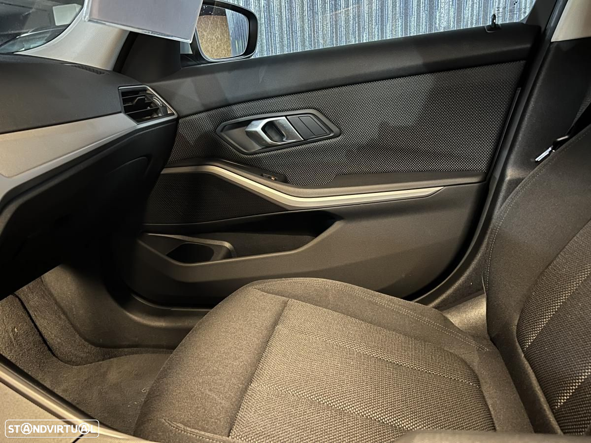 BMW 330 e Touring Corporate Edition Auto - 33