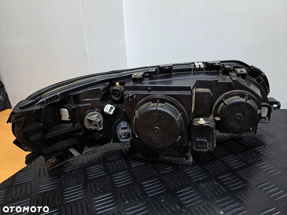 Volvo S60 V70 XC70 LAMPA PRZEDNIA XENON EUROPA LEWA PRZEDLIFT 8693656 - 5