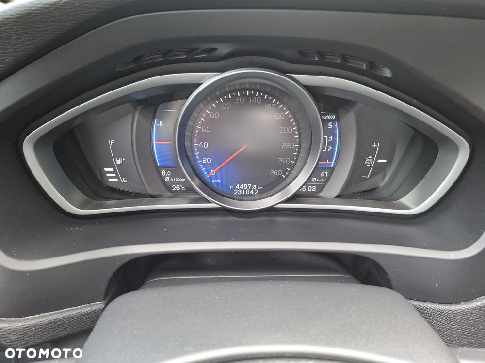 Volvo V40 D2 Drive-E R-Design Momentum - 16