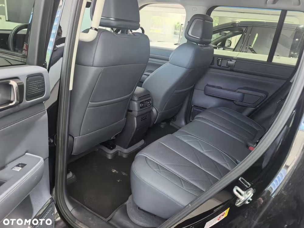 BYD Leopard 5 - 6