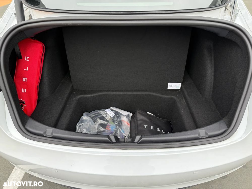 Tesla Model 3 Long Range - 9