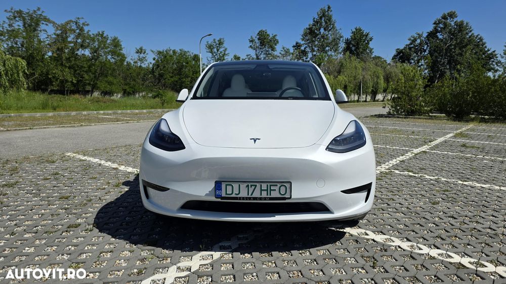 Tesla Model Y - 3