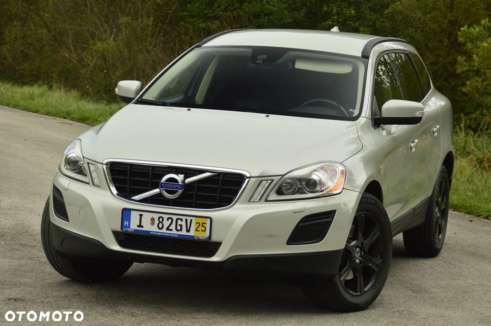 Volvo XC 60 D4 AWD Geartronic Momentum - 4
