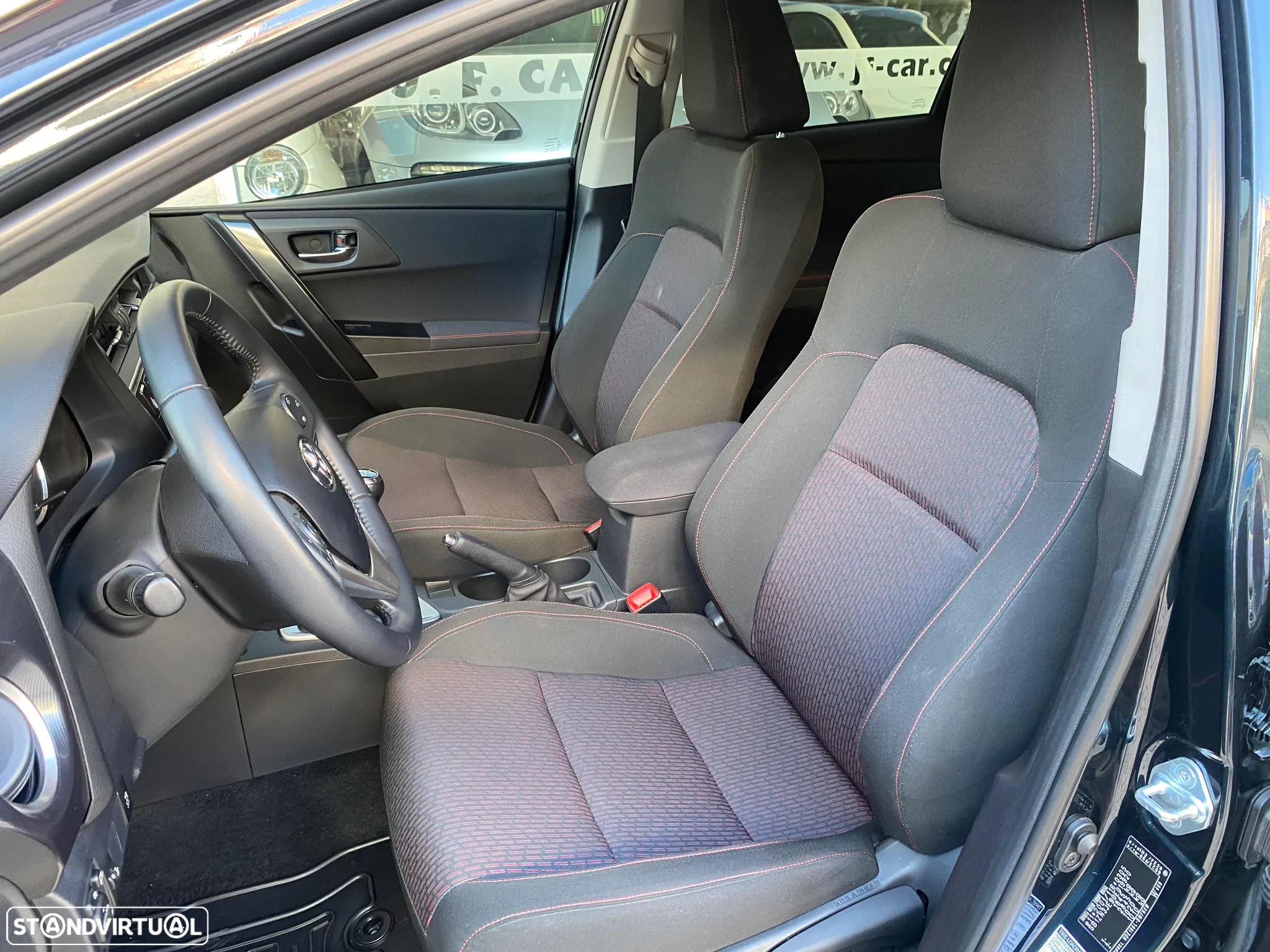 Toyota Auris Touring Sports 1.4 D-4D Com+P.Sport - 36