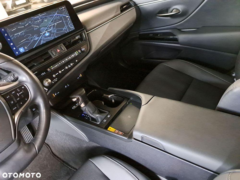 Lexus ES 300h Business Edition - 29