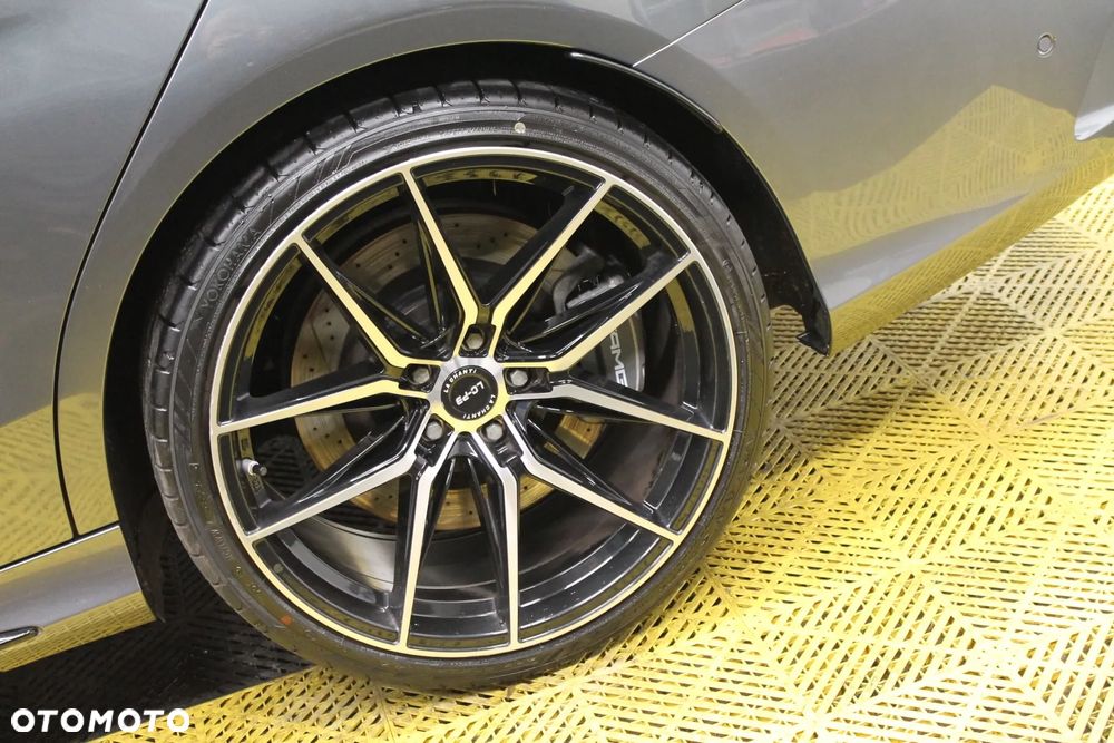 Mercedes-Benz Klasa C AMG 63 T AMG Speedshift 7G-MCT - 20