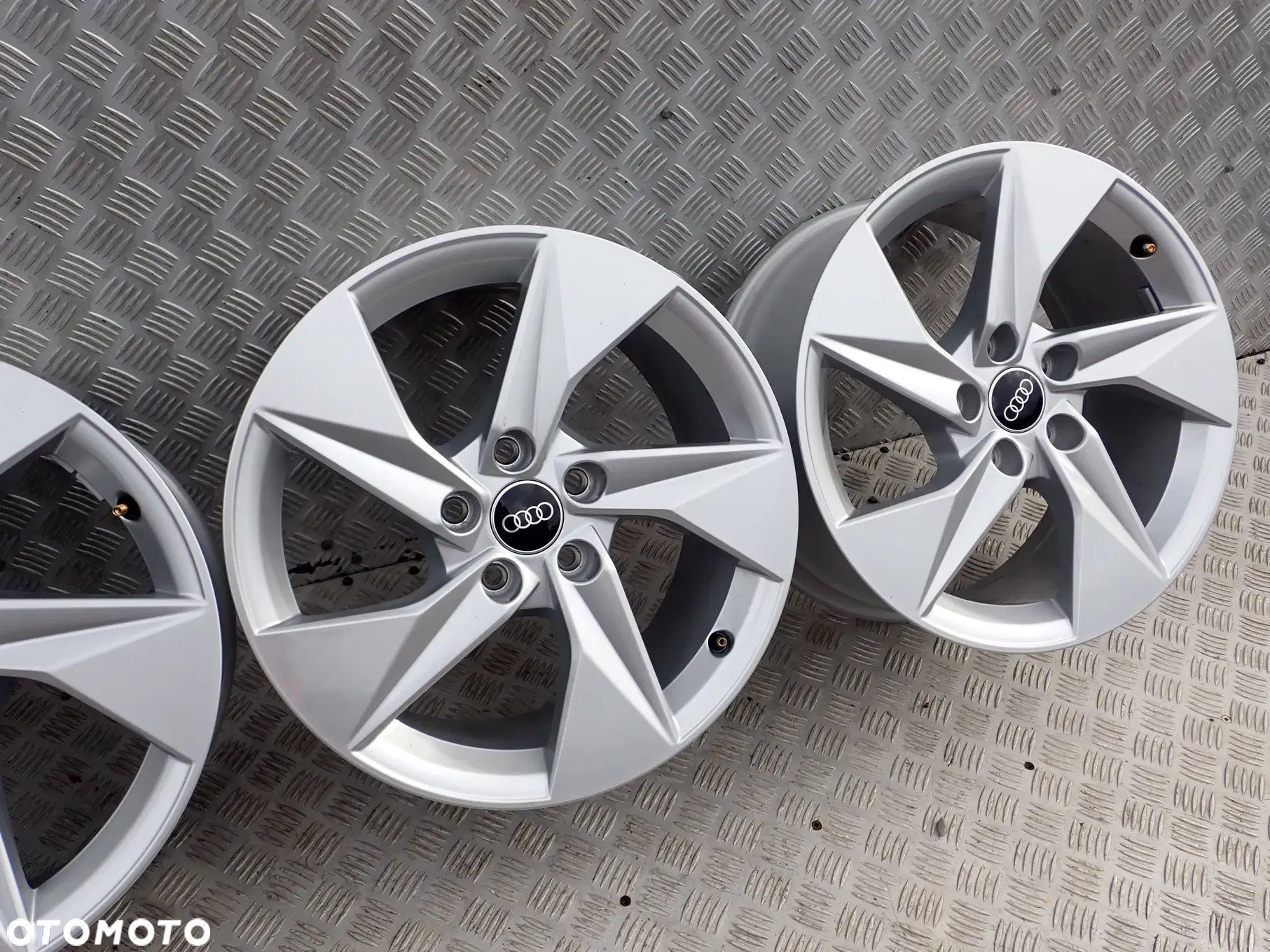 FELGI ALUMINIOWE AUDI 8x17 et 46 A3 A4 b5 b6 b7 A5 A6 A8 Q2 Q3 Q5 - 8Y0601025A - 14