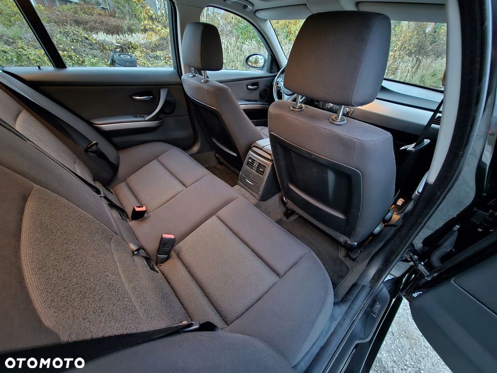 BMW Seria 3 318i - 24