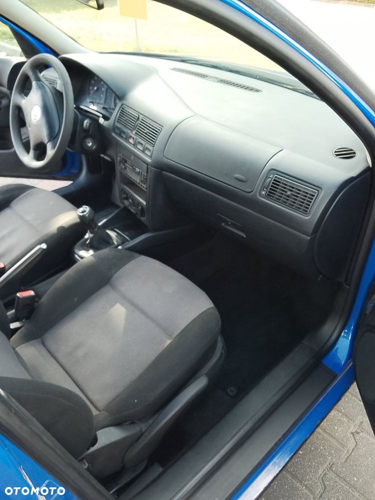 Volkswagen Golf 1.6 - 6