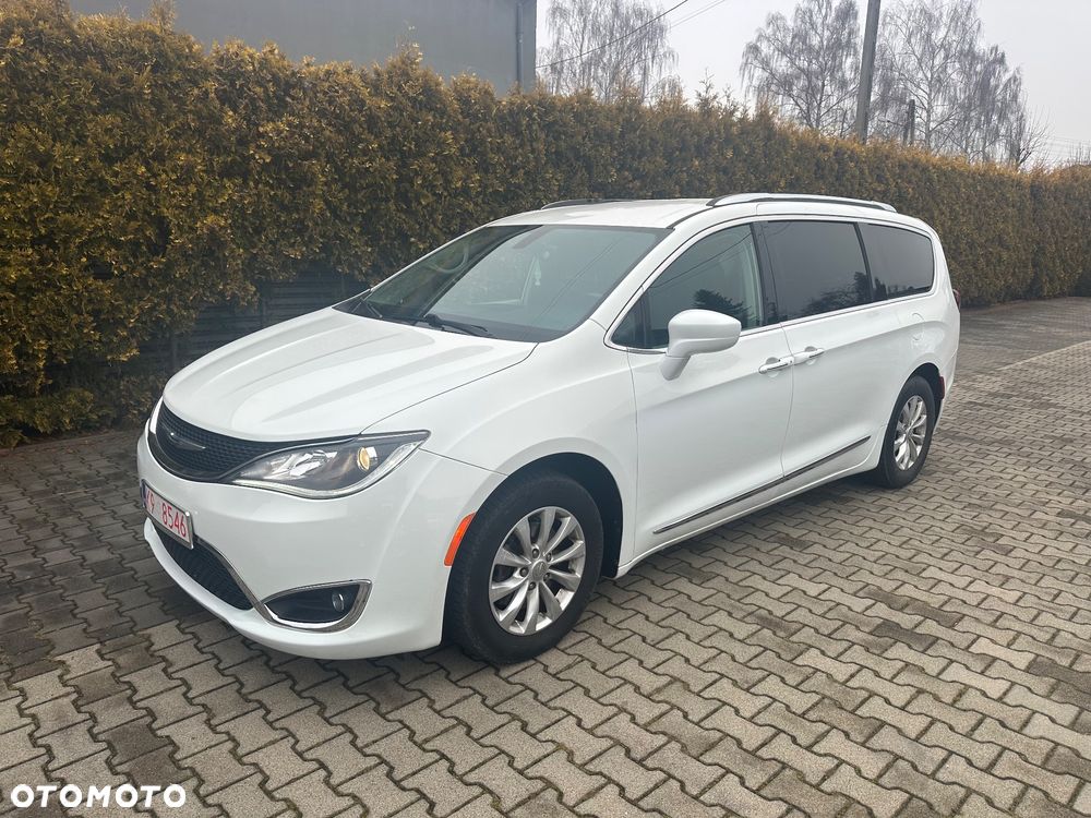 Chrysler Pacifica - 4