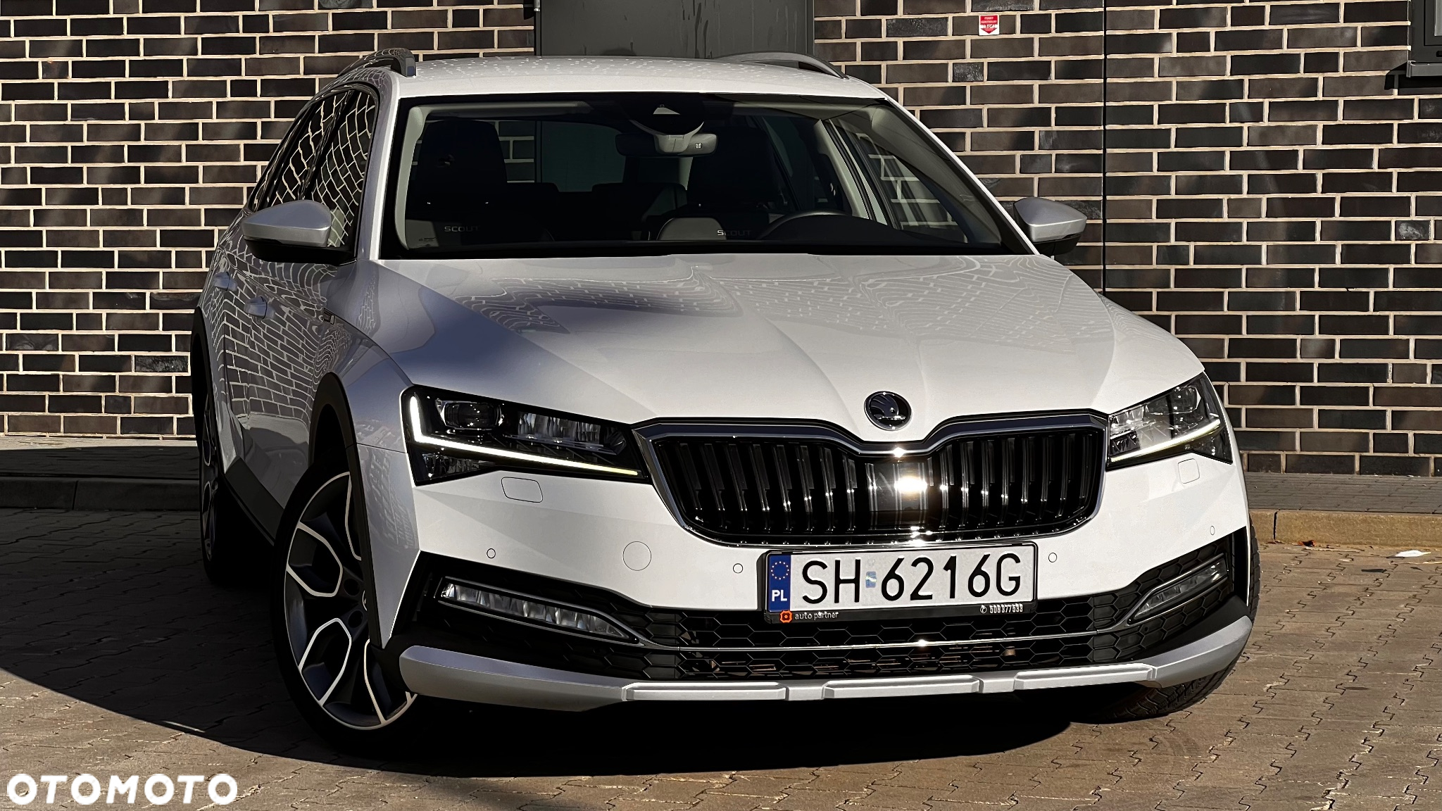 Skoda Superb Combi 2.0 TDI 4x4 DSG Scout - 3