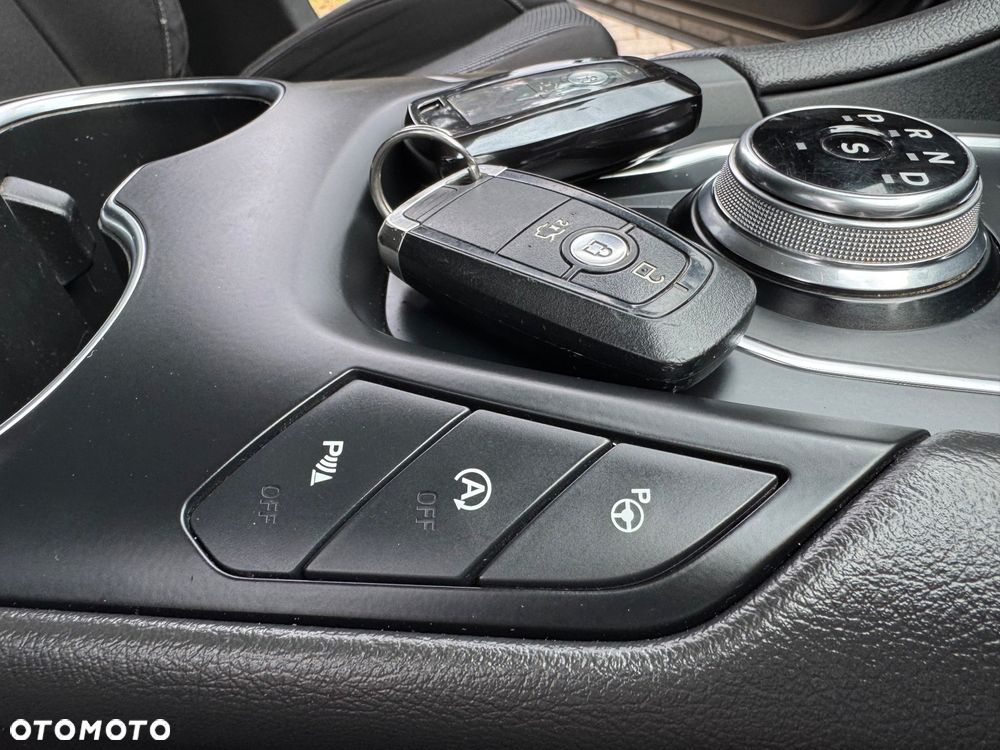 Ford Mondeo 2.0 EcoBlue Titanium - 36