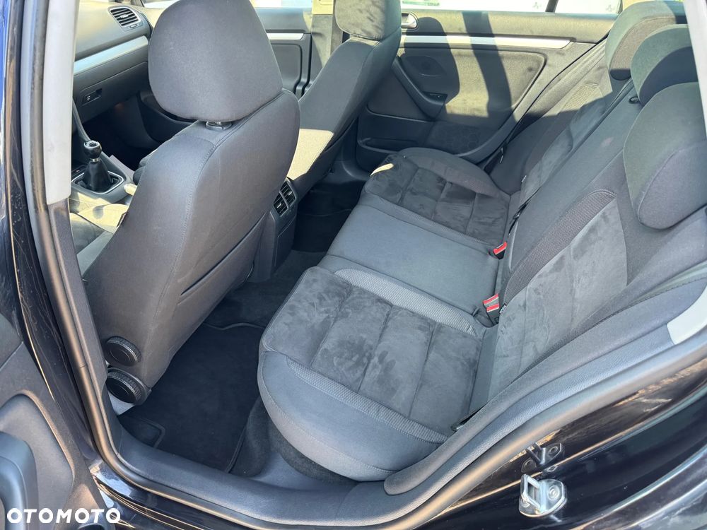 Volkswagen Golf - 22