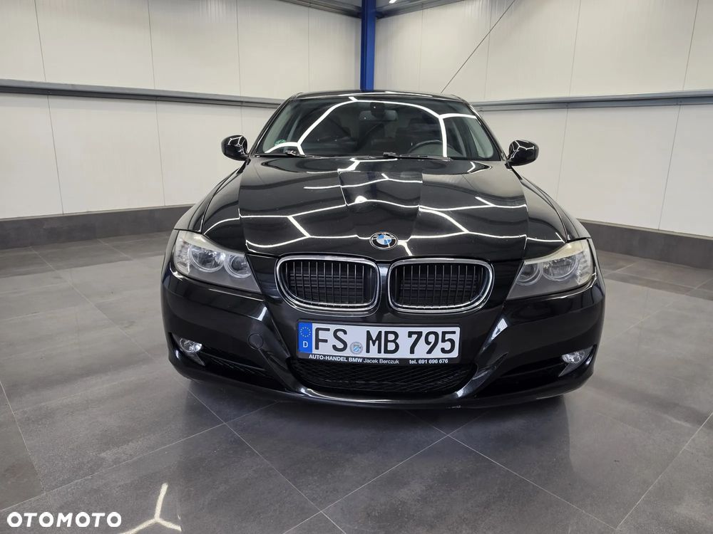 BMW Seria 3 318i - 5