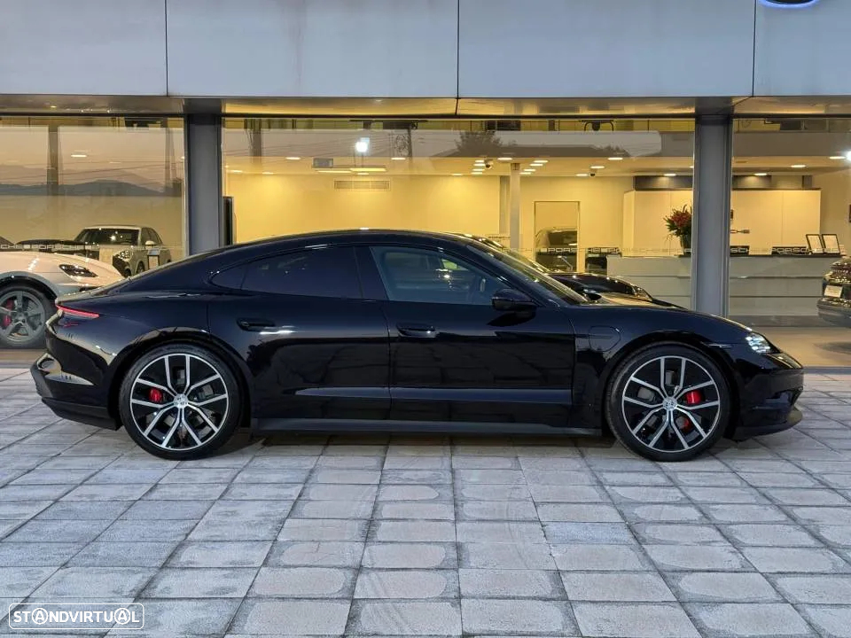 Porsche Taycan 4S - 11