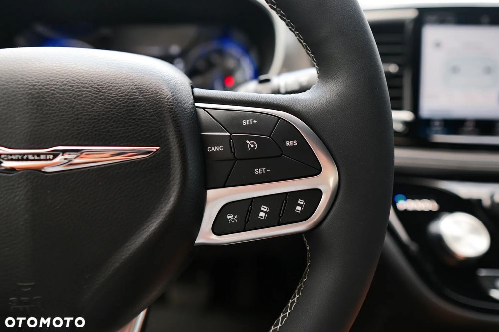 Chrysler Pacifica - 32