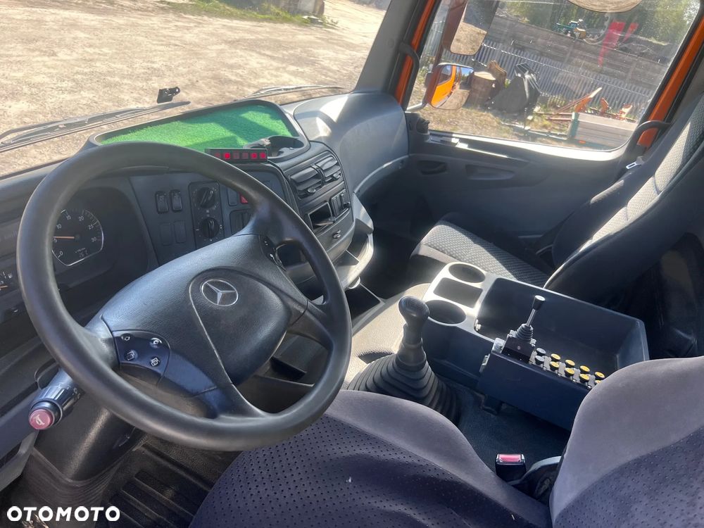 Mercedes-Benz 1833 K - 13