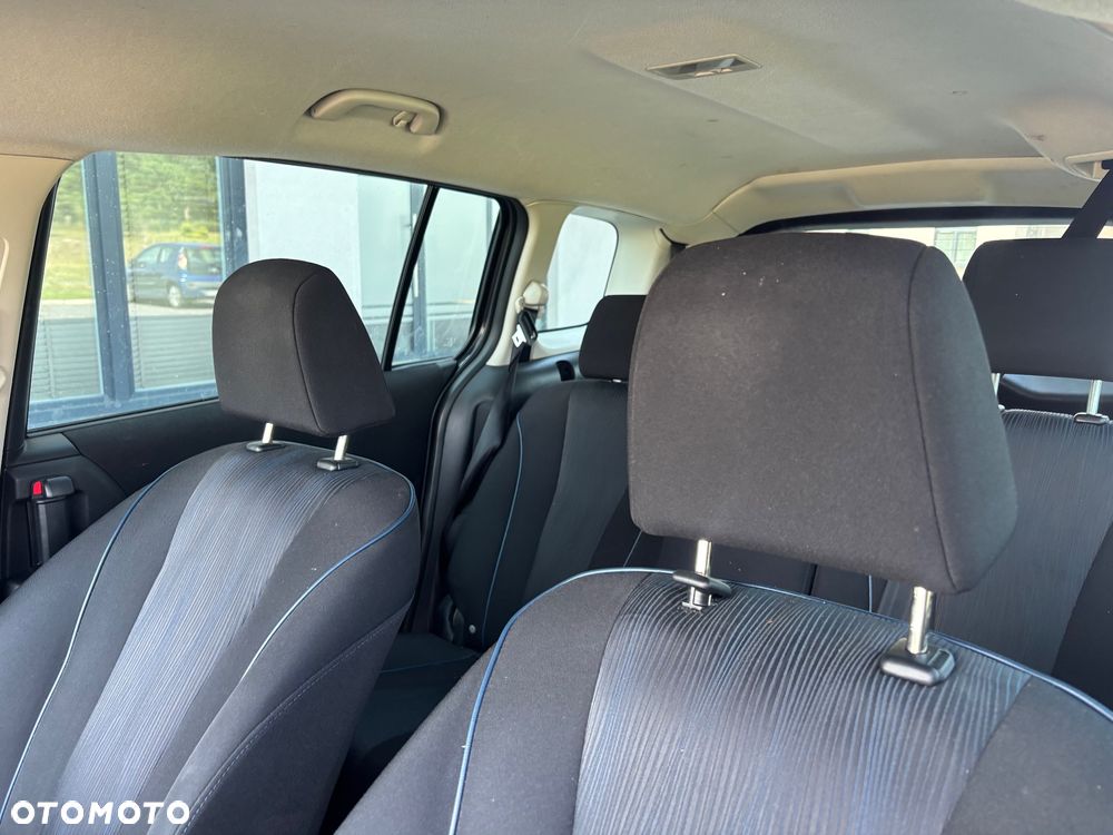 Mazda 5 - 8