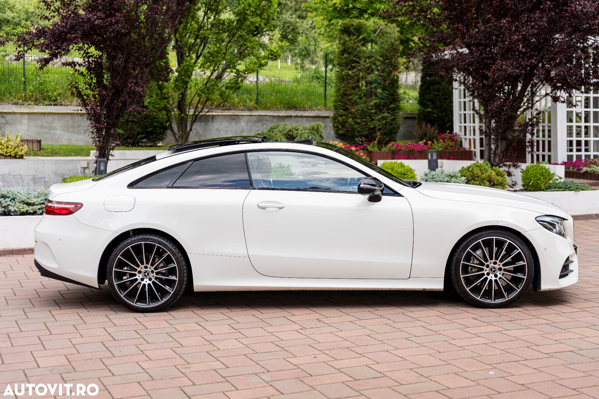 Mercedes-Benz E 300 Coupe 9G-TRONIC AMG Line - 3