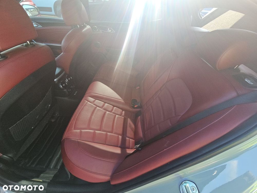 Kia Stinger 3.3 T-GDI V6 GT AWD - 9