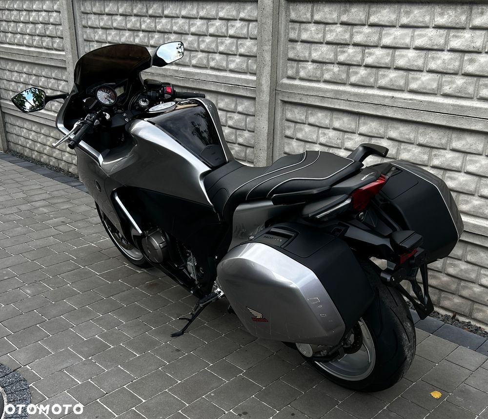 Honda VFR - 19