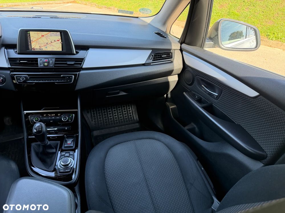 BMW Seria 2 218d - 11