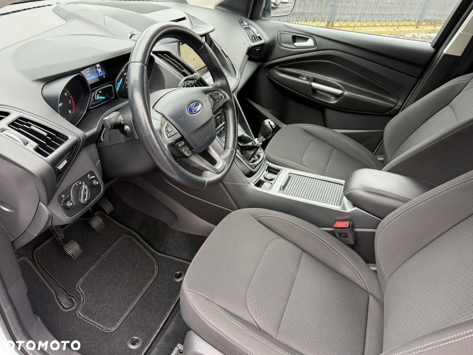 Ford Kuga 1.5 EcoBoost 2x4 Titanium - 17