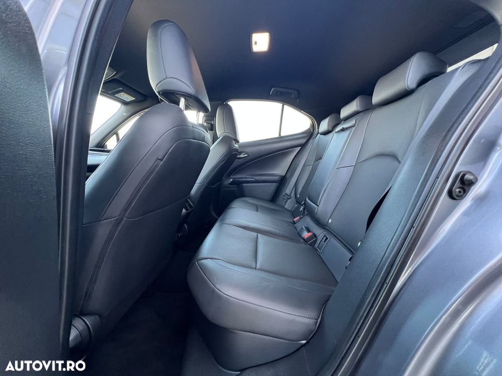 Lexus UX 250h (E-FOUR) Executive Line - 16