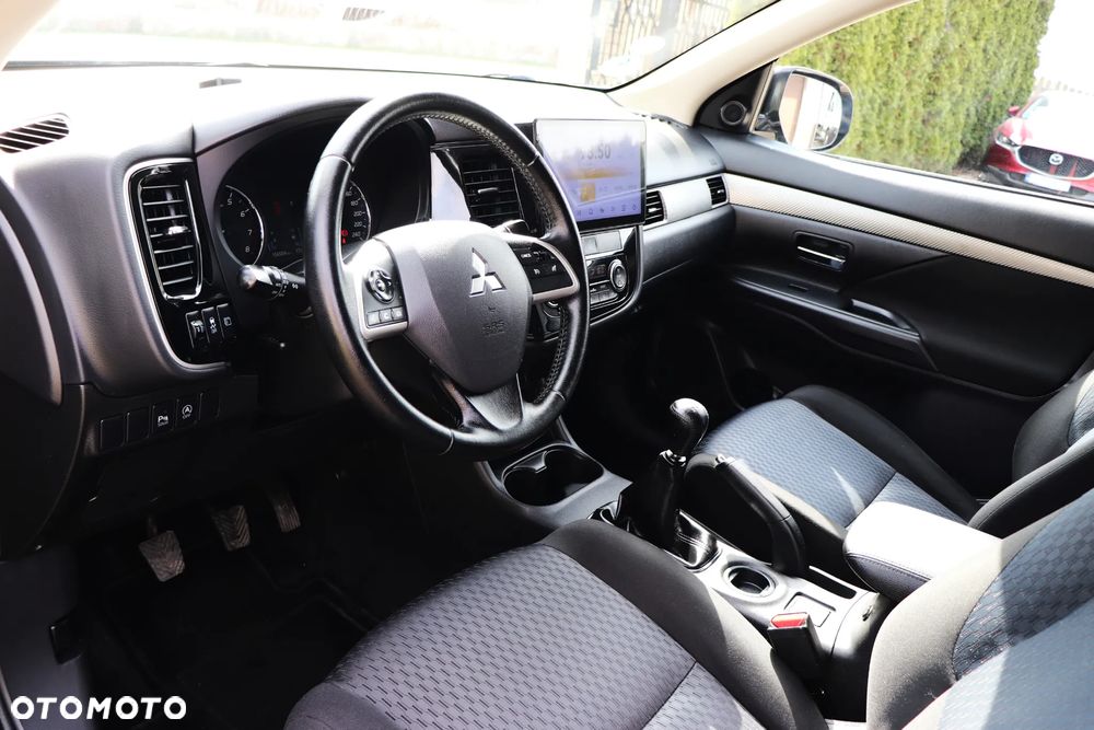 Mitsubishi Outlander 2.0 Intense 2WD - 18