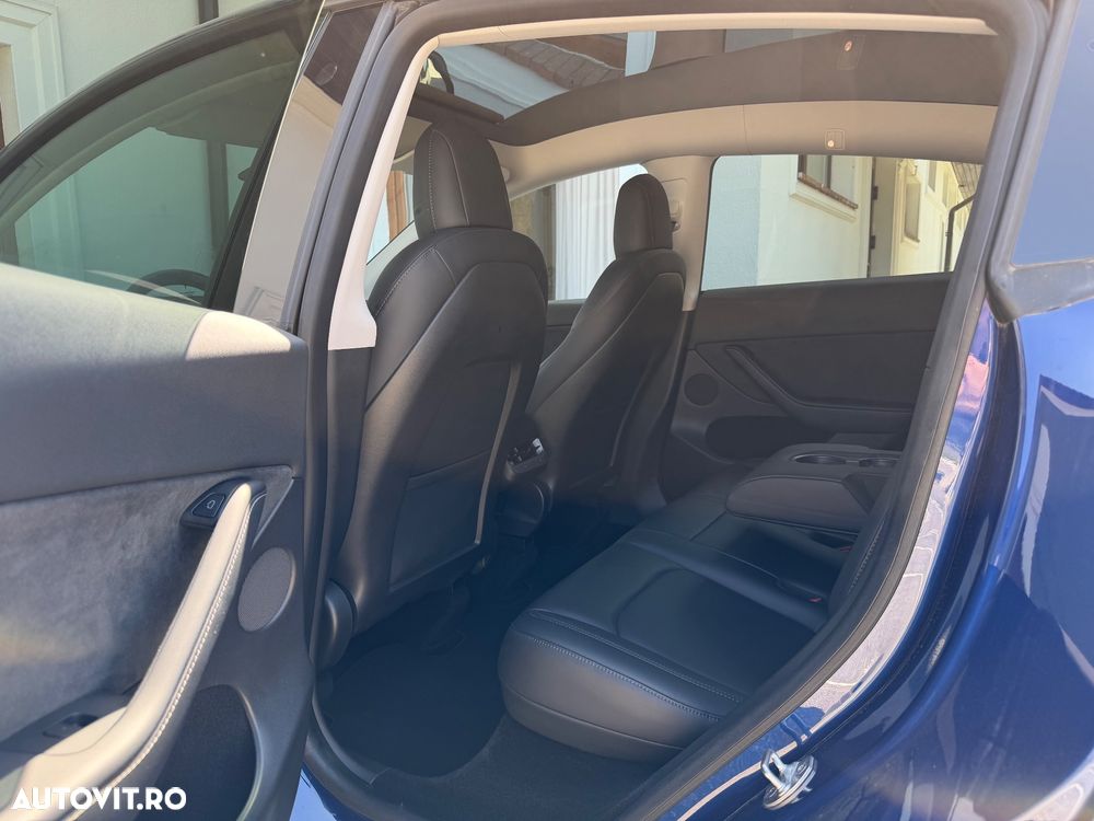 Tesla Model Y - 22