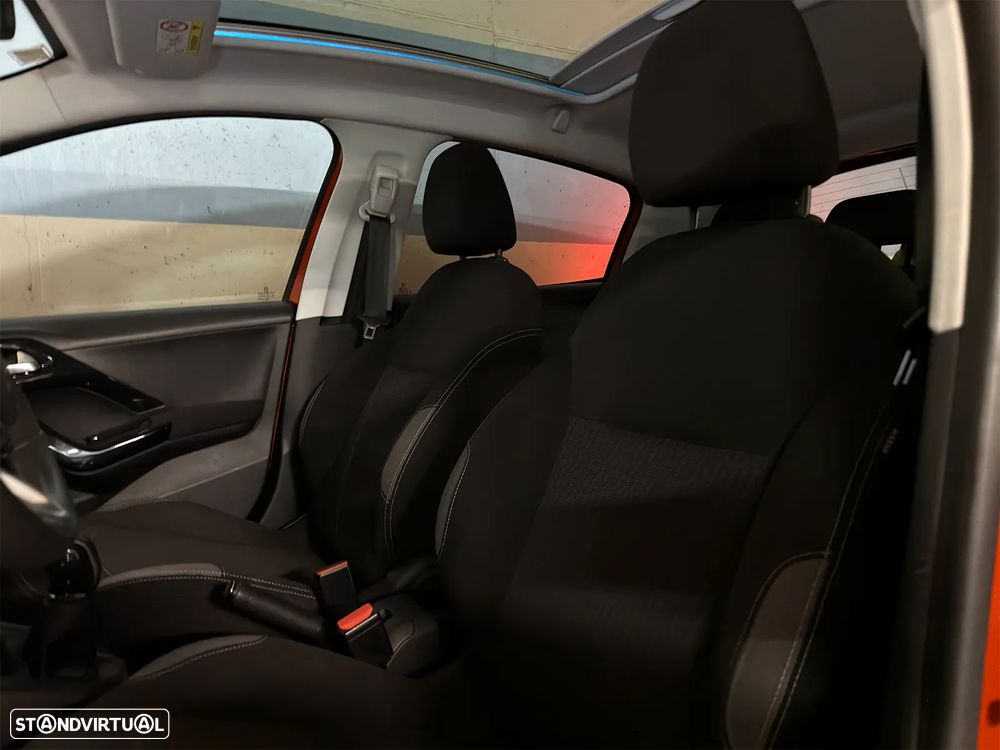 Peugeot 208 1.2 VTi SE Style - 8