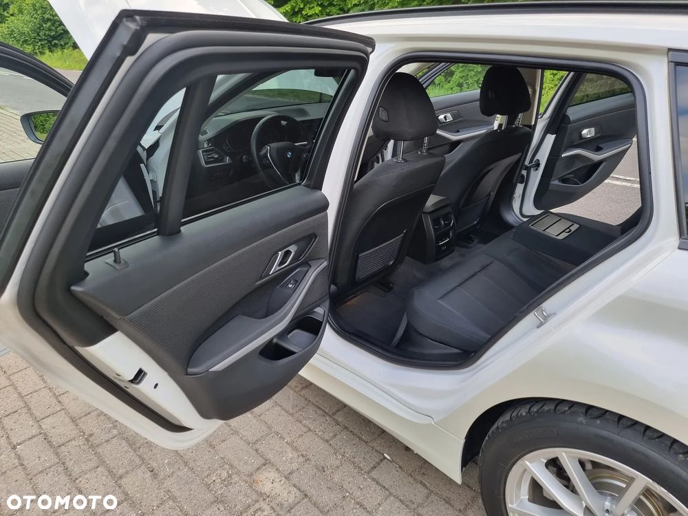 BMW Seria 3 320d Edition Luxury Line Purity - 16