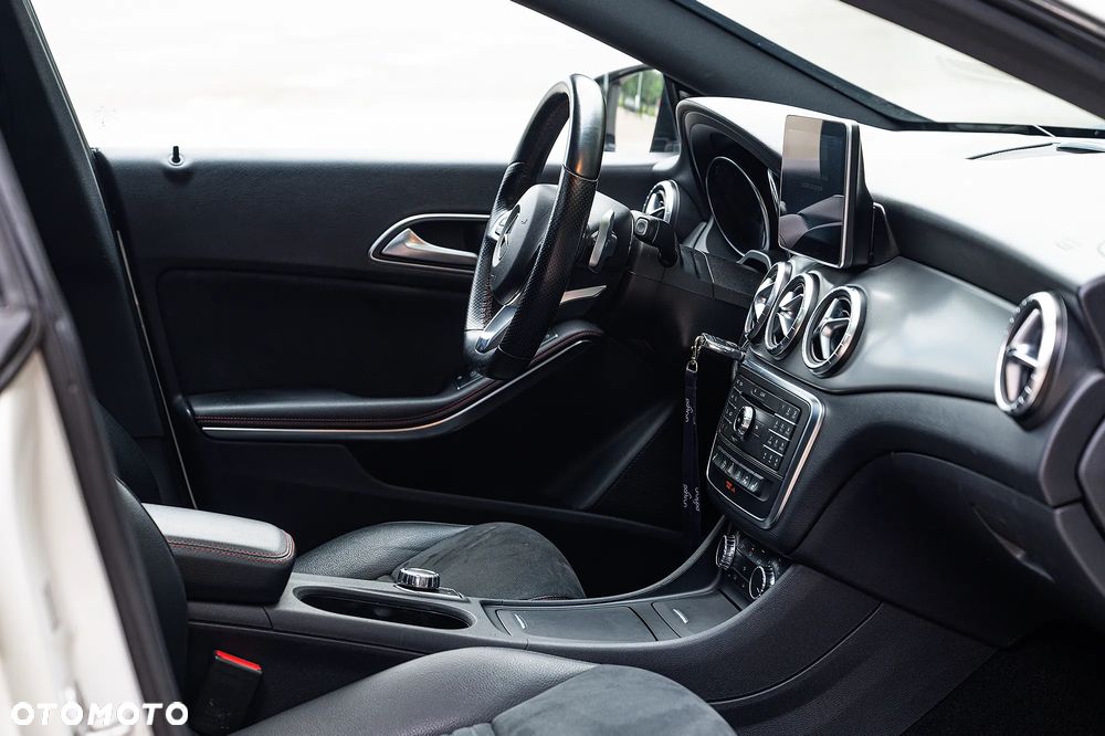 Mercedes-Benz CLA 200 7G-DCT AMG Line - 9