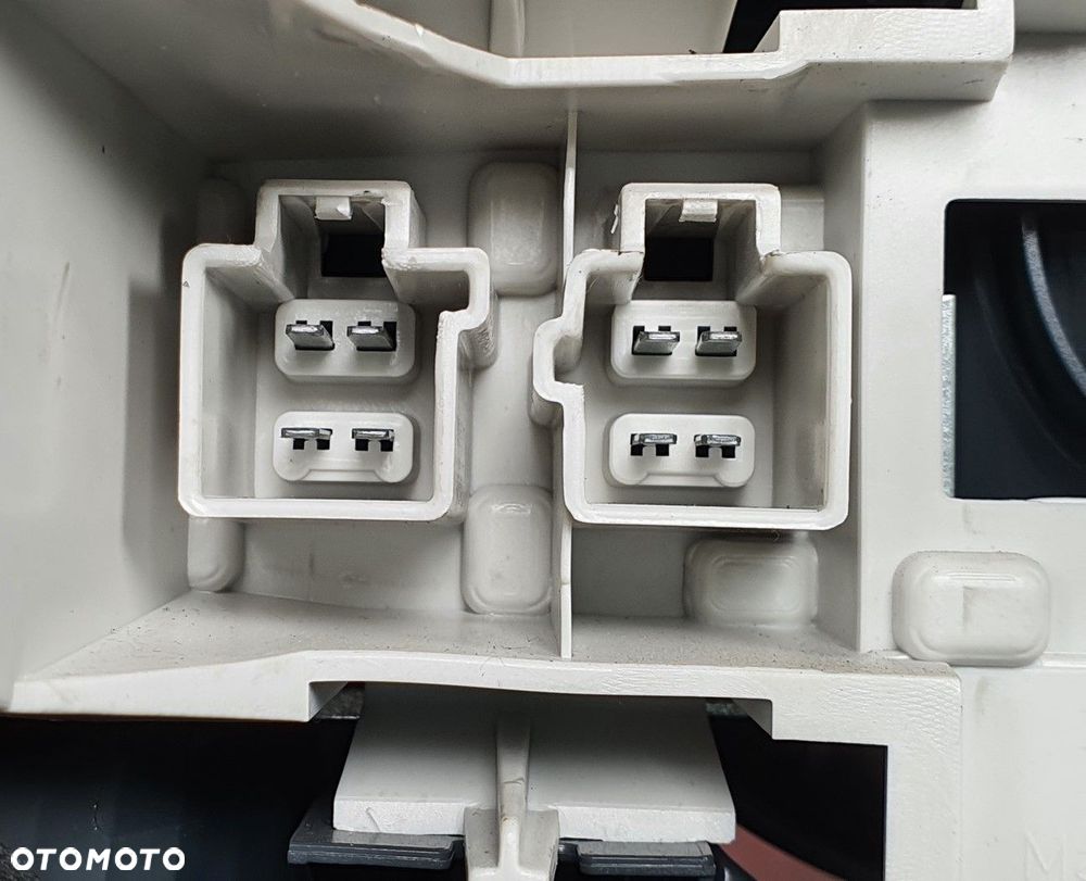 LAMPA PRAWA TYLNA TYŁ VOLVO C70 II 30787940 EUROPA - 6