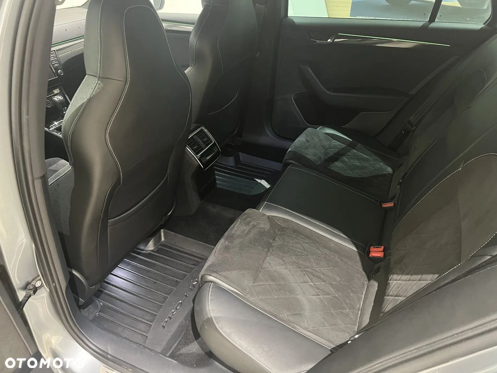 Skoda Superb 2.0 TDI Sportline DSG - 12