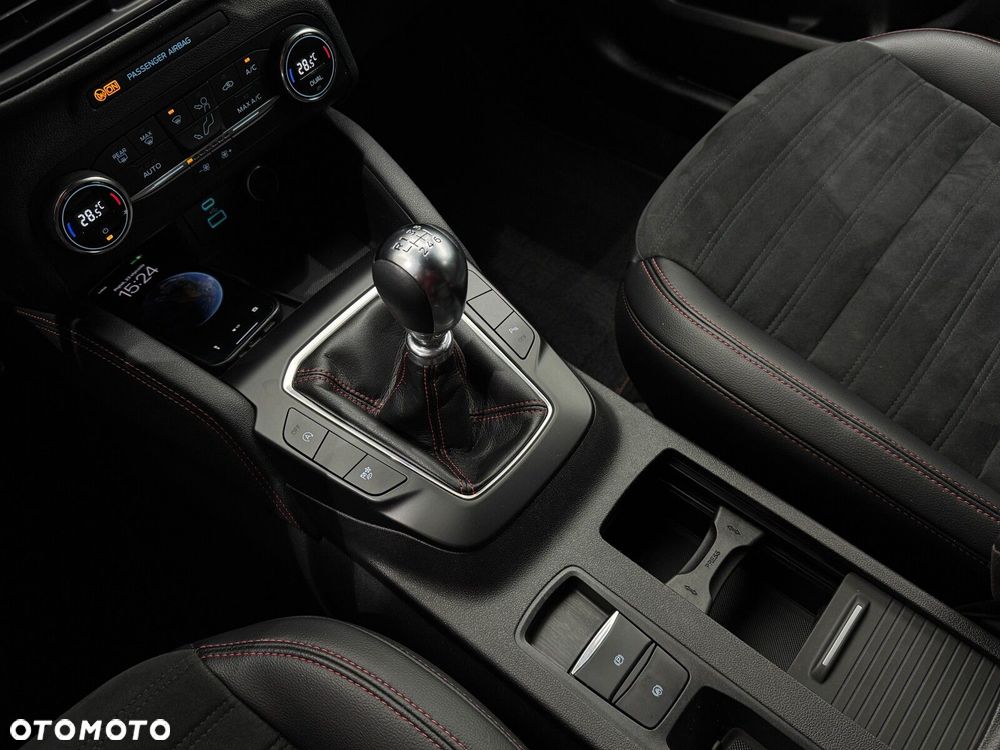 Ford Kuga 1.5 EcoBoost FWD ST-Line X - 23