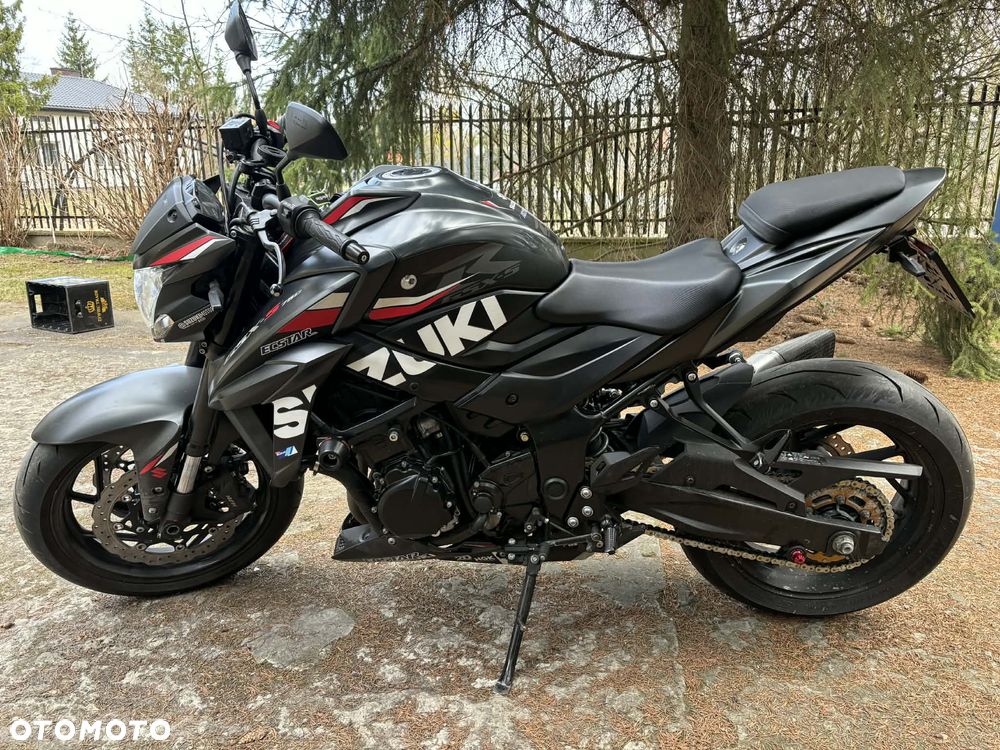 Suzuki GSX - 6