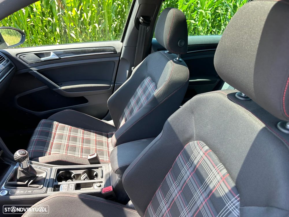 VW Golf 2.0 TSi GTi - 16