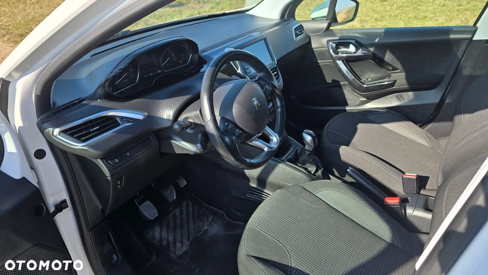 Peugeot 208 1.2 PureTech Allure - 8